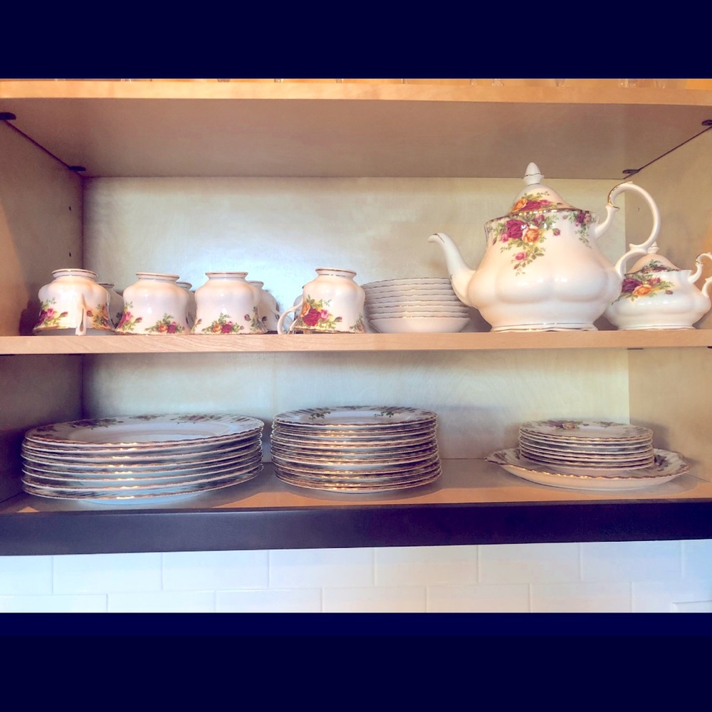 never used! Royal Albert China! Old Country Roses